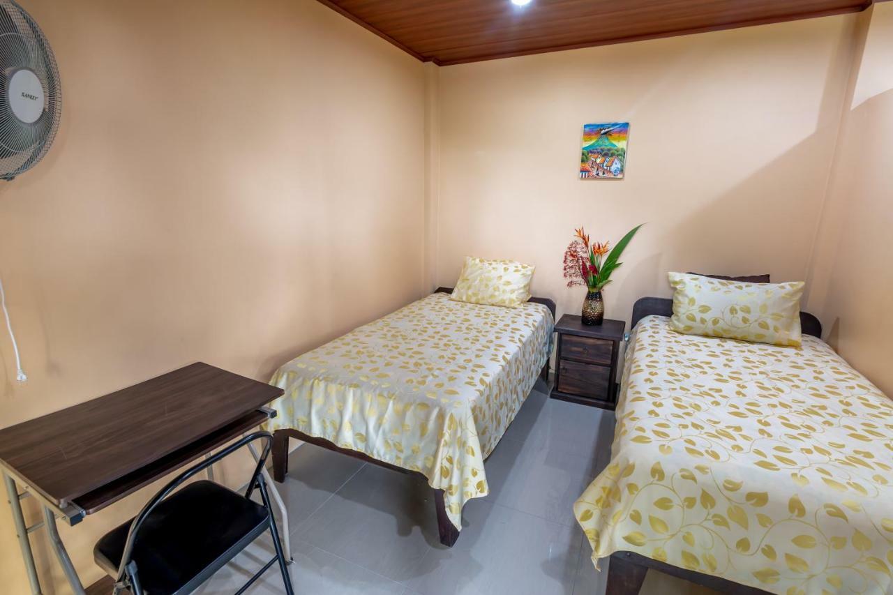 Aunty Arenal Lodge La Fortuna Exterior photo